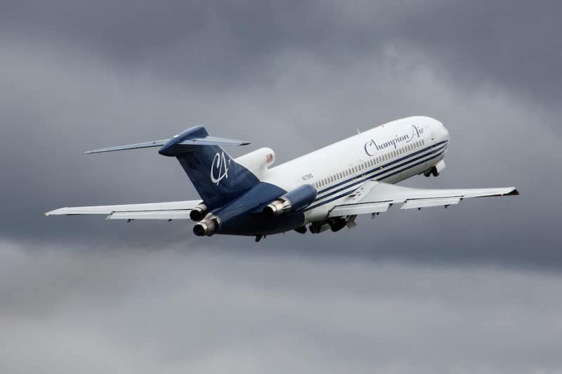 Boeing 727 in flight